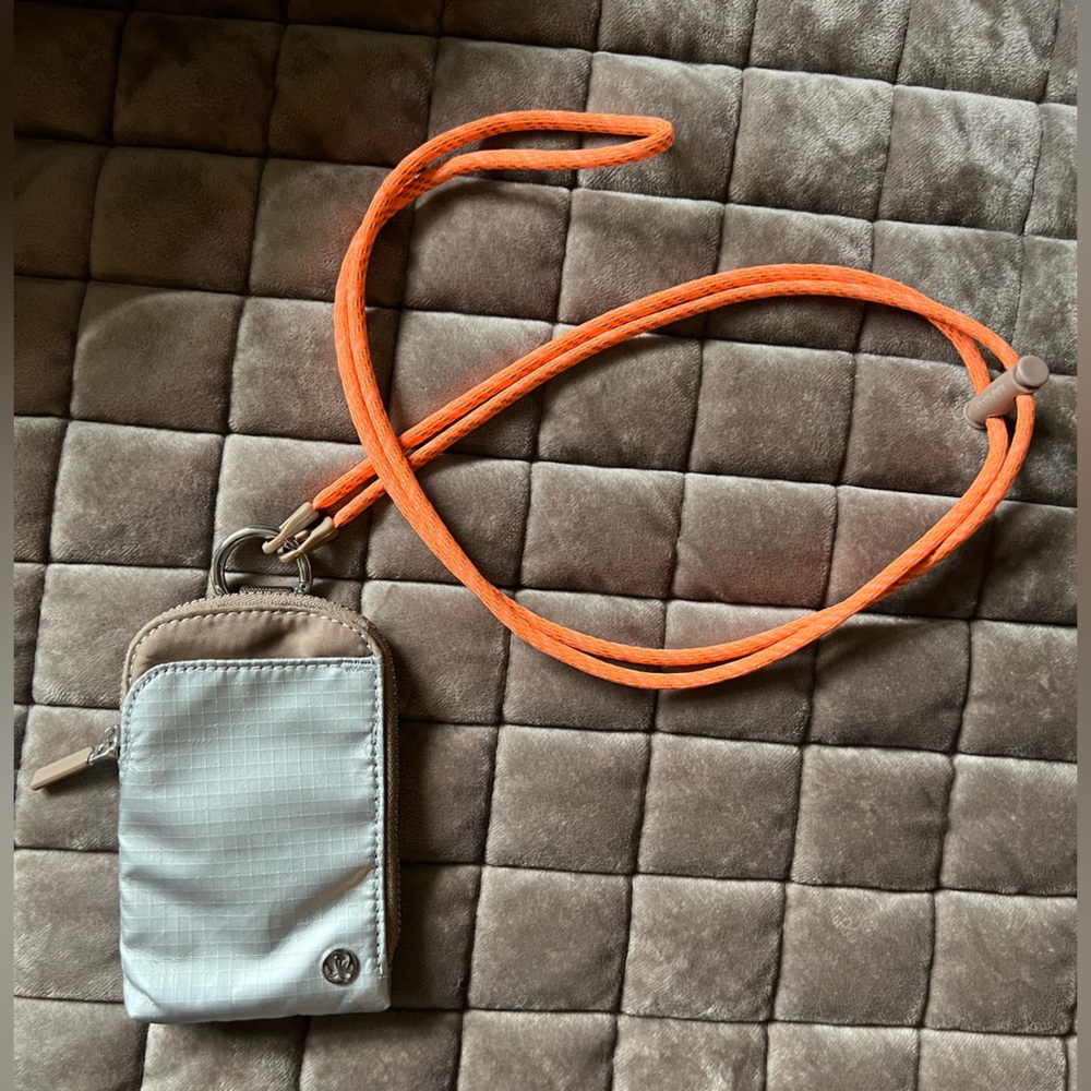 NWOT LuLuLemon Wearable Card Case Lanyard